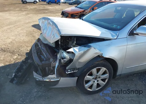 2007 Volkswagen Passat 2.0T/Wolfsburg Edition from USA, damaged, VIN WVWAK73C07P045731